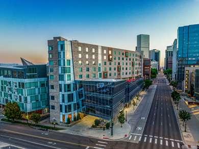 The Art Hotel Denver, Curio Collection by Hilton