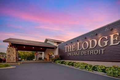 Best Western Premier The Lodge on Lake Detroit