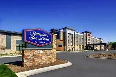 Hampton Inn & Suites by Hilton Milwaukee West