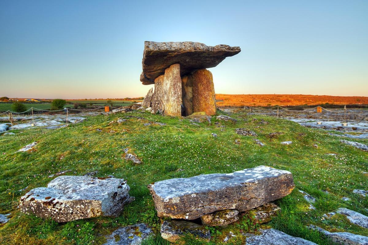 Poulnabrone Dolmen (Poulnabrone Portal Tomb)