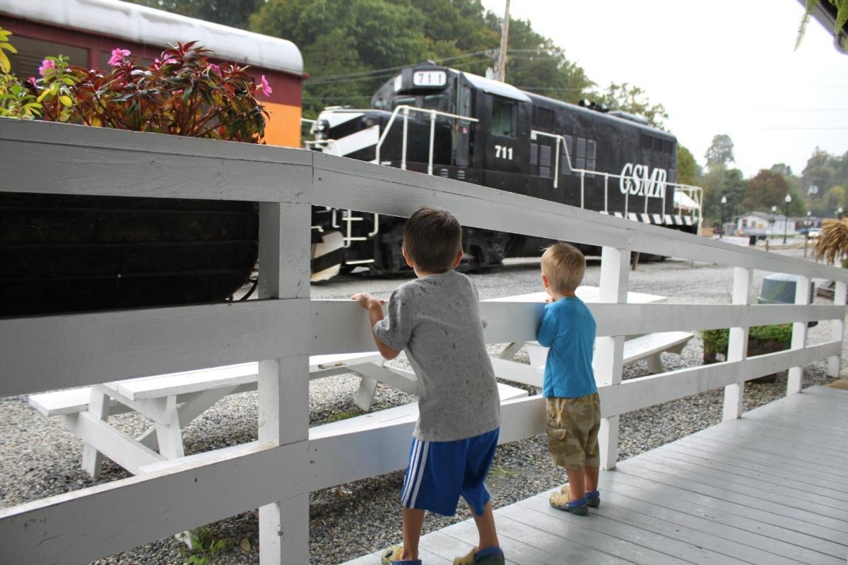 Great Smoky Mountains Railroad (GSMR)