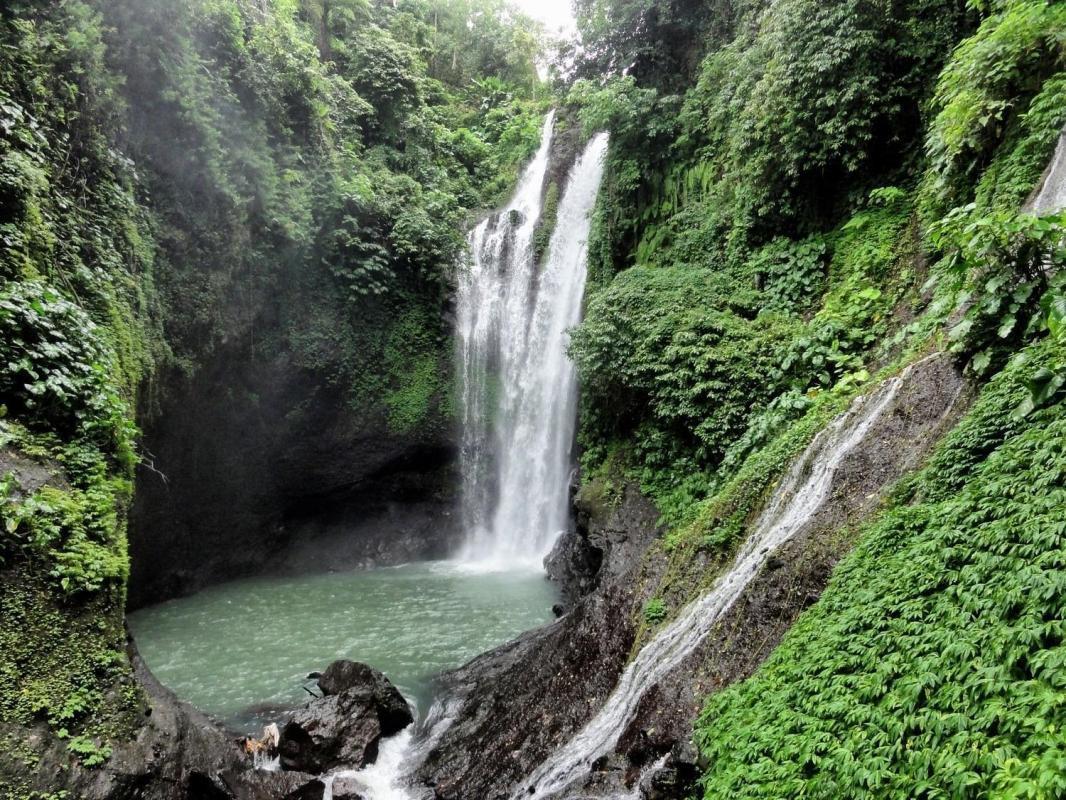 Aling-Aling Waterfalls (Air Terjun Aling-Aling)