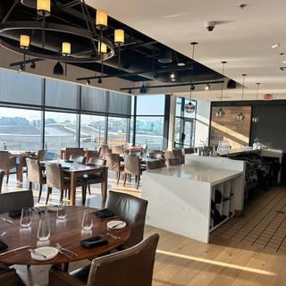 Porsche Experience Center’s Restaurant 917