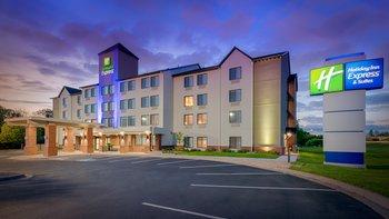 Holiday Inn Express & Suites Coon Rapids-Blaine Area