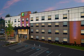 Holiday Inn Express Hotel & Suites