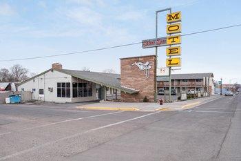 Silver Spur Motel