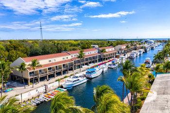 Waterside Suites And Marina