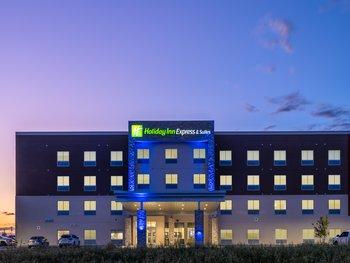 Holiday Inn Express & Suites Watertown